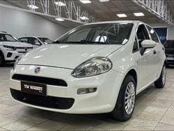 Giallo Usata 2015 Fiat Punto Lounge Tre volumi | 7499 € (Cara)