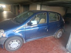 Blu/azzurro Usata 2002 Toyota Yaris Tre volumi | 2000 € (Buon prezzo)