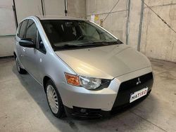 Beige Usata 2011 Mitsubishi Colt Invite Tre volumi | 3490 € (Super prezzo)