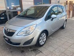 Argento Usata 2012 Opel Meriva Cosmo Monovolume | 2800 € (Buon prezzo)