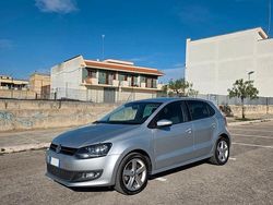 Usata 2015 VW Polo R-line Tre volumi | 6800 € (Ottimo prezzo)