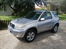 Grigio Usata 2003 Toyota RAV4 SUV | 3750 € (Molto cara)