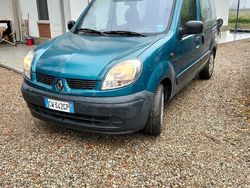 Usata 2005 Renault Kangoo Tre volumi | 2000 €