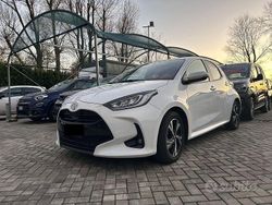 Bianco Usata 2025 Toyota Yaris Hybrid Trend Tre volumi | 20.890 € (Ottimo prezzo)