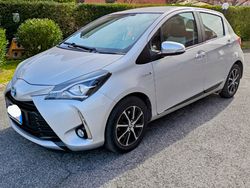 Grigio Usata 2019 Toyota Yaris Hybrid Tre volumi | 12.900 € (Buon prezzo)