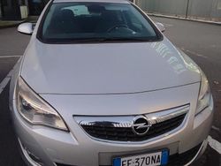 Usata 2011 Opel Astra Tre volumi | 4000 € (Buon prezzo)