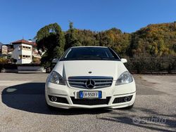 Bianco Usata 2011 Mercedes A180 Premium Tre volumi | 5900 € (Molto cara)
