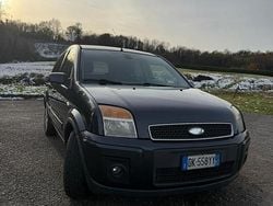Nero Usata 2008 Ford Fusion Due volumi | 2490 € (Buon prezzo)