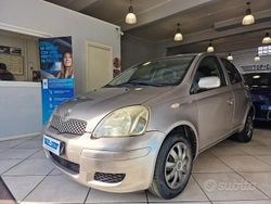 Grigio Usata 2004 Toyota Yaris Sol Due volumi | 2299 € (Buon prezzo)
