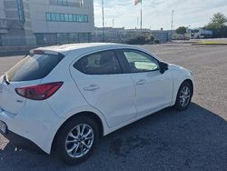 Bianco Usata 2015 Mazda 2 Tre volumi | 9100 € (Buon prezzo)