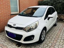 Usata 2014 Kia Rio Tre volumi | 7800 € (Buon prezzo)