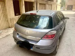 Usata 2009 Opel Astra Tre volumi | 2000 € (Ottimo prezzo)