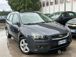 Grigio Usata 2006 Ford C-MAX Ghia Monovolume | 1999 € (Buon prezzo)