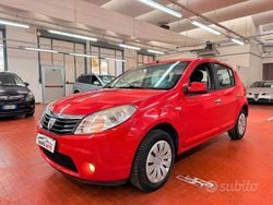 Rosso Usata 2010 Dacia Sandero Lauréate Tre volumi | 2000 € (Ottimo prezzo)