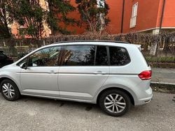 Grigio Usata 2017 VW Touran Business Monovolume | 17.500 € (Cara)