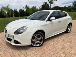 Bianco Usata 2011 Alfa Romeo Giulietta Distinctive Tre volumi | 6900 € (Cara)