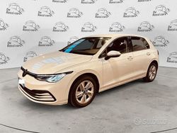 Bianco Usata 2022 VW Golf Life Tre volumi | 19.900 € (Buon prezzo)