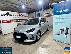 Grigio Usata 2021 Toyota Yaris Hybrid Business Edition Tre volumi | 15.800 € (Ottimo prezzo)