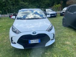 Bianco Usata 2022 Toyota Yaris Hybrid Lounge Tre volumi | 19.900 € (Buon prezzo)