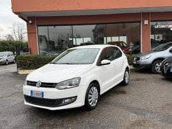 Bianco Usata 2013 VW Polo Comfortline Tre volumi | 8500 € (Buon prezzo)
