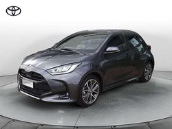 Grigio Nuova 2025 Toyota Yaris Hybrid Lounge Tre volumi | 25.500 € (Buon prezzo)