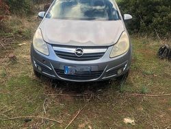 Usata 2009 Opel Corsa Tre volumi | 450 € (Super prezzo)