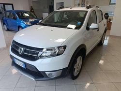 Bianco Usata 2016 Dacia Sandero Stepway Tre volumi | 8700 € (Buon prezzo)