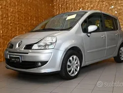 Argento Usata 2011 Renault Grand Modus Monovolume | 3500 € (Buon prezzo)