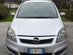 Grigio Usata 2006 Opel Zafira Cosmo Monovolume | 2250 € (Buon prezzo)