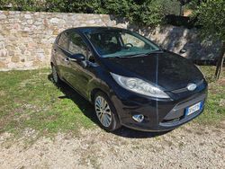 Usata 2009 Ford Fiesta Tre volumi | 3300 € (Buon prezzo)