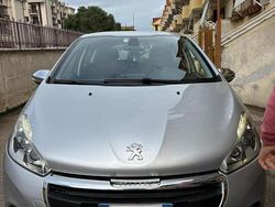 Grigio Usata 2016 Peugeot 208 Allure Due volumi | 7000 € (Buon prezzo)