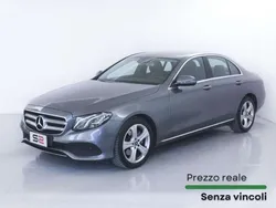 Grigio / metallizzato Usata 2018 Mercedes E220 Premium Tre volumi | 32.900 € (Buon prezzo)