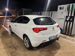 Bianco Usata 2011 Alfa Romeo Giulietta Tre volumi | 4000 € (Buon prezzo)
