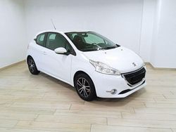 Bianco Usata 2013 Peugeot 208 Allure Due volumi | 5900 € (Buon prezzo)