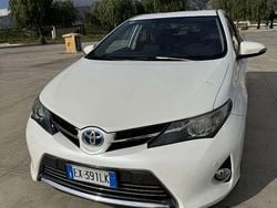 Usata 2014 Toyota Auris Hybrid Lounge Tre volumi | 6800 € (Ottimo prezzo)