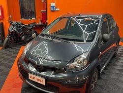 Grigio Usata 2010 Toyota Aygo Due volumi | 2990 € (Buon prezzo)