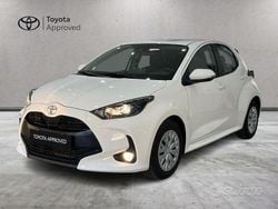 Bianco Usata 2023 Toyota Yaris Active Tre volumi | 14.500 € (Buon prezzo)
