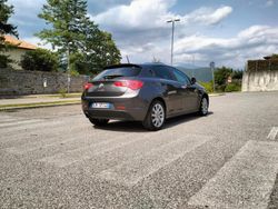 Usata 2012 Alfa Romeo Giulietta Due volumi | 7800 € (Buon prezzo)