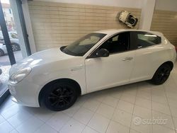 Bianco Usata 2012 Alfa Romeo Giulietta Distinctive Tre volumi | 6900 € (Buon prezzo)