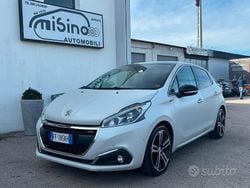 Bianco Usata 2016 Peugeot 208 GT-line Due volumi | 8900 € (Buon prezzo)