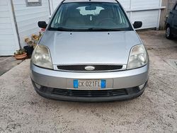 Argento Usata 2003 Ford Fiesta Ambiente Tre volumi | 1600 € (Ottimo prezzo)