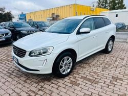 Bianco Usata 2015 Volvo XC60 R-Design Momentum SUV | 10.200 € (Buon prezzo)