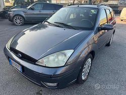 Grigio Usata 2002 Ford Focus Zetec Station wagon | 950 € (Buon prezzo)