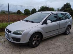 Grigio Usata 2005 Ford Focus Tre volumi | 500 €
