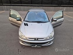 Grigio Usata 2004 Peugeot 206 Tre volumi | 1600 € (Buon prezzo)