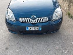 Blu Usata 2004 Toyota Yaris Due volumi | 2500 € (Buon prezzo)