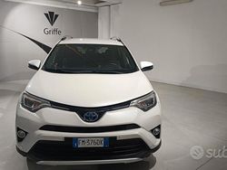Bianco Usata 2017 Toyota RAV4 Hybrid Lounge SUV | 17.000 € (Cara)