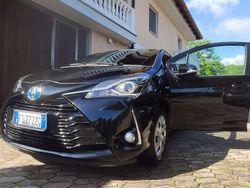 Nero Usata 2018 Toyota Yaris Hybrid Active Tre volumi | 13.000 € (Buon prezzo)