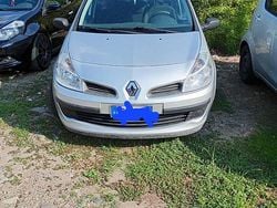 Grigio Usata 2006 Renault Clio II Tre volumi | 1400 € (Buon prezzo)