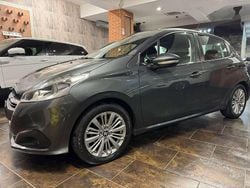 Grigio Usata 2017 Peugeot 208 Active Due volumi | 7490 € (Buon prezzo)